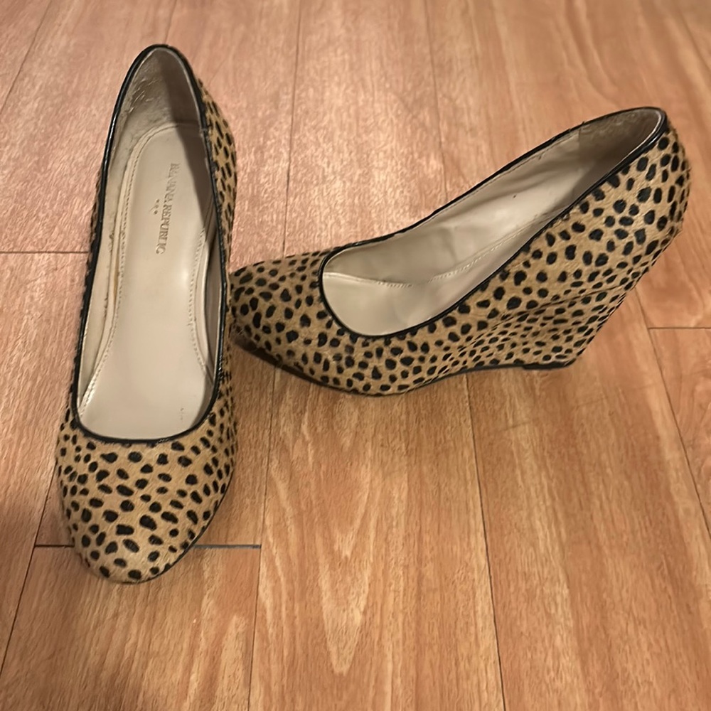 Banana Republic Factory Leopard Calf Hair Wedge Pump. Size 7.